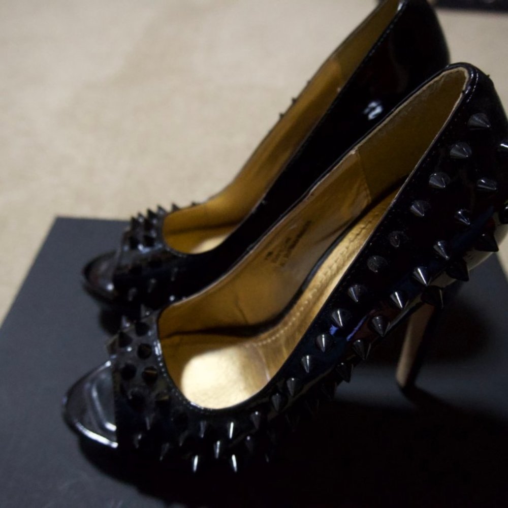 Heels - Picture 2 of 8